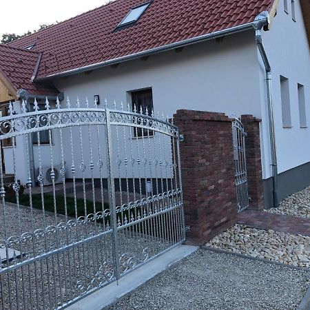 Fazekas Vendeghaz Hotel Balatonkeresztur Exterior photo