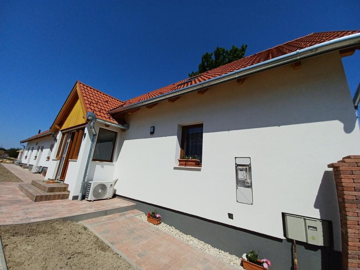 Fazekas Vendeghaz Hotel Balatonkeresztur Exterior photo