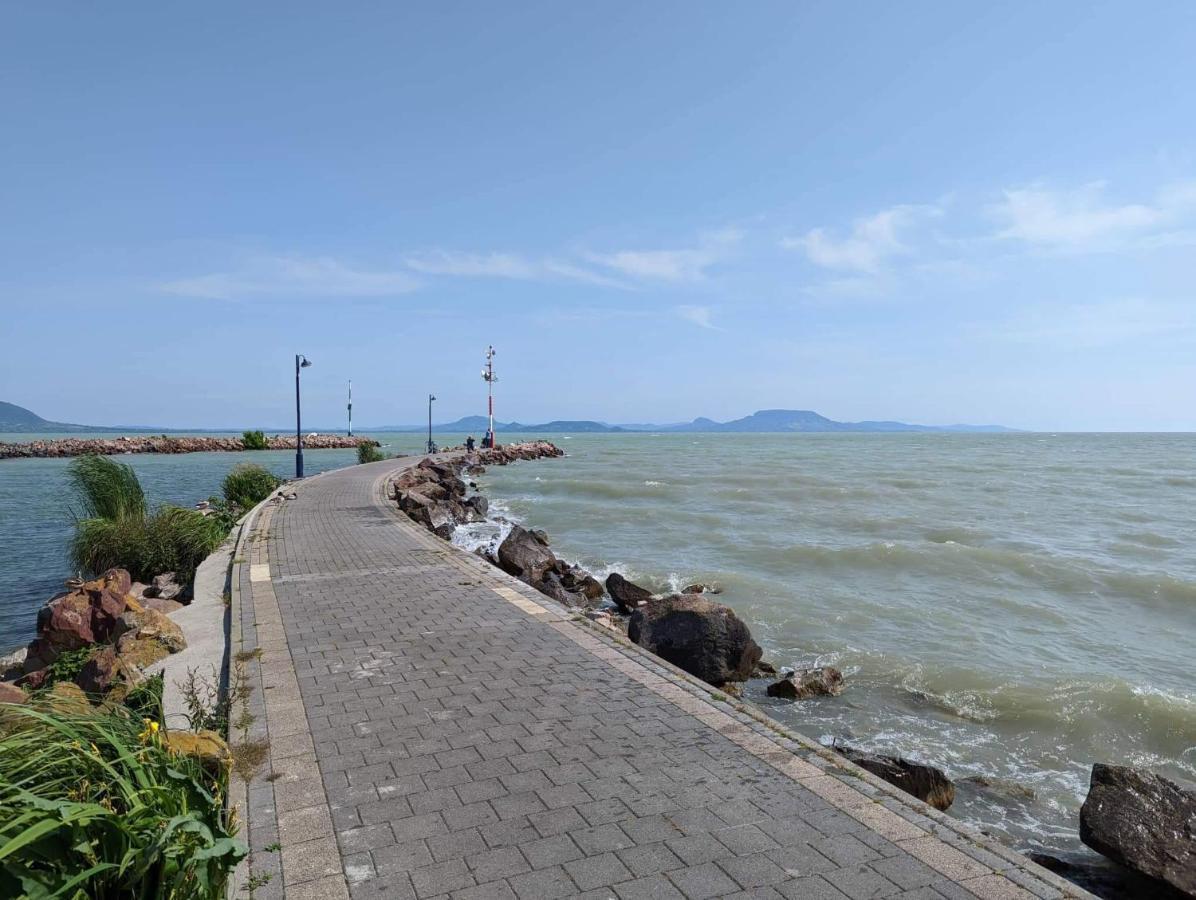 Fazekas Vendeghaz Hotel Balatonkeresztur Exterior photo
