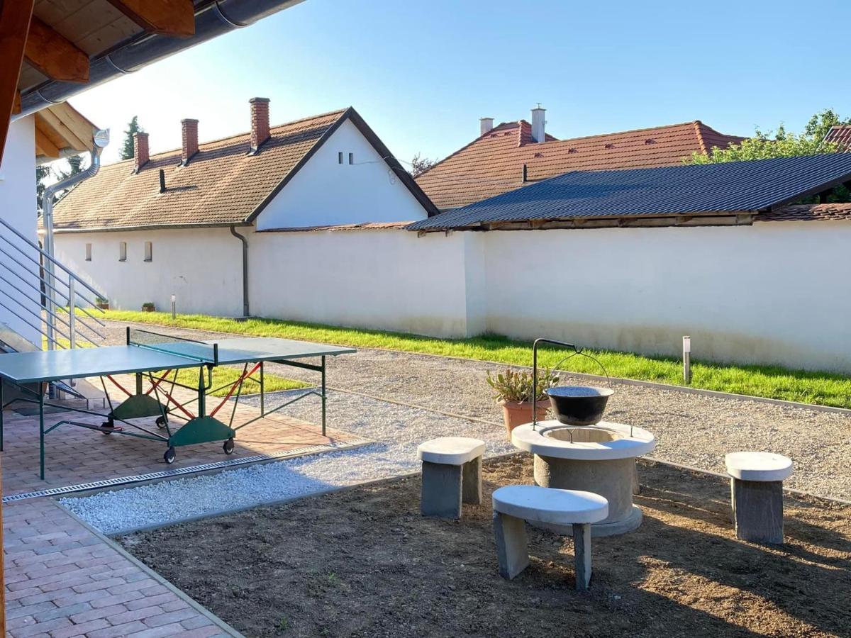 Fazekas Vendeghaz Hotel Balatonkeresztur Exterior photo